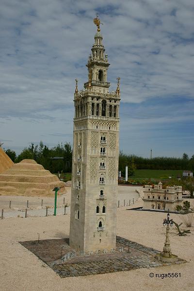 Giralda in Sevilla.jpg